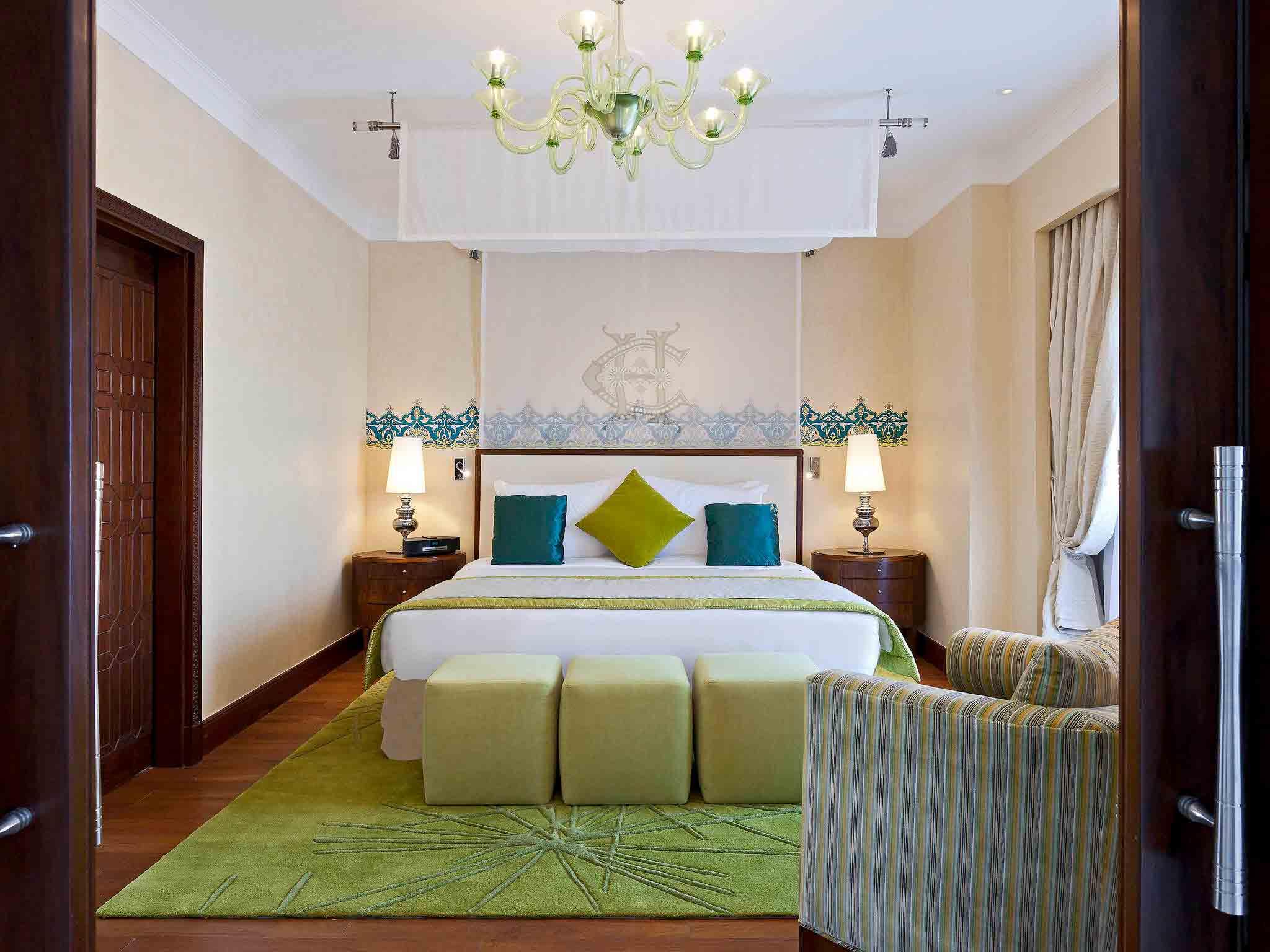 Pavillon Winter Luxor Hotel Eksteriør billede A bedroom at the Taj Bengal