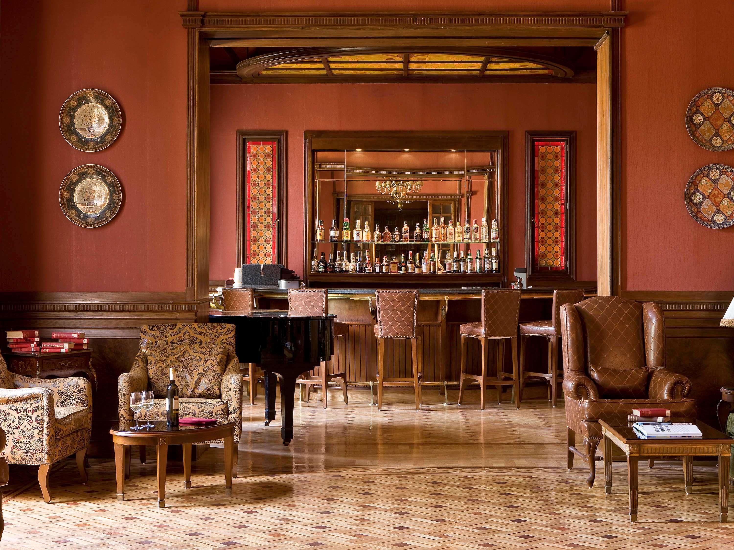 Pavillon Winter Luxor Hotel Eksteriør billede The bar at the St. Regis