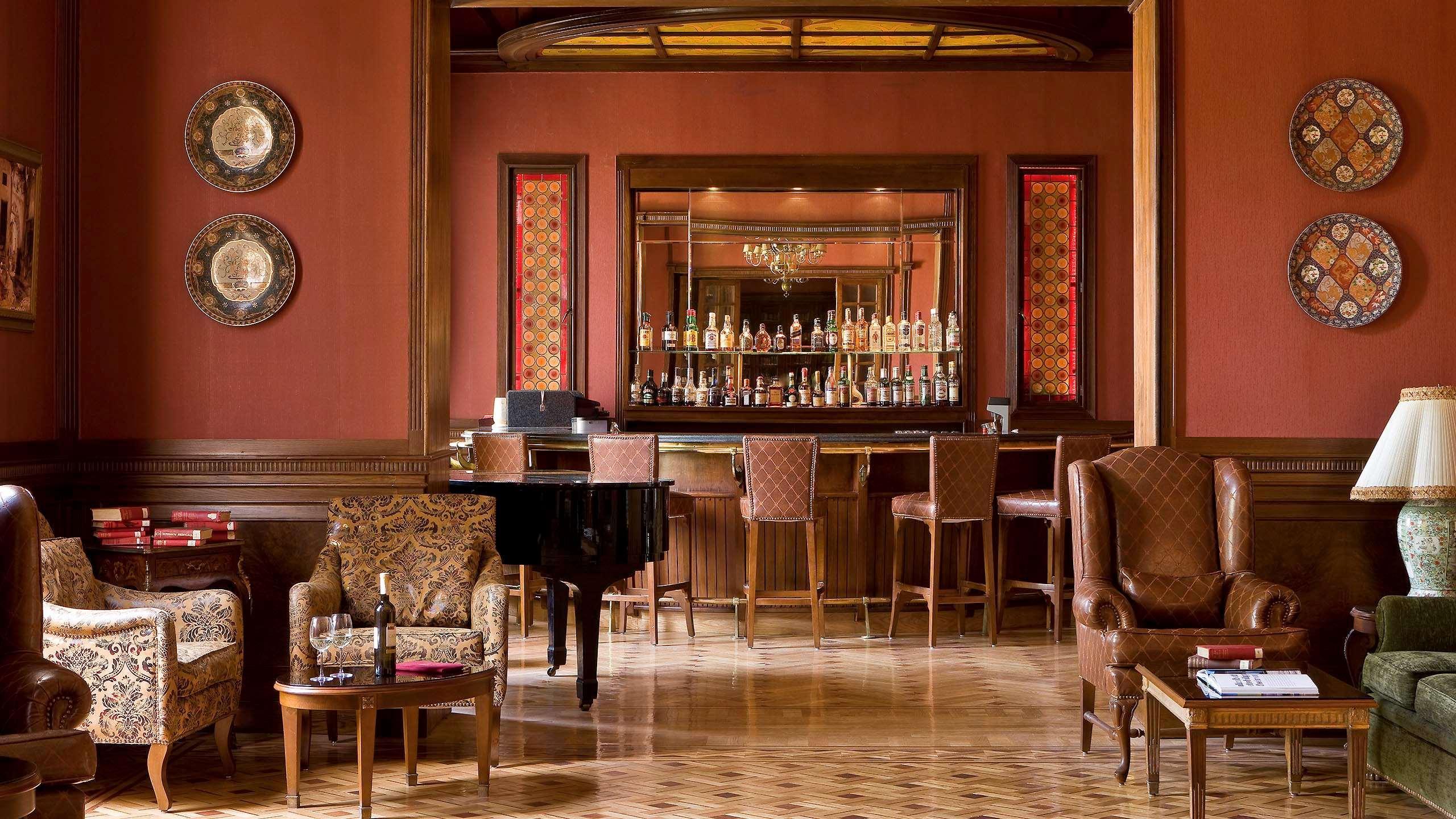 Pavillon Winter Luxor Hotel Eksteriør billede The bar at the lobby