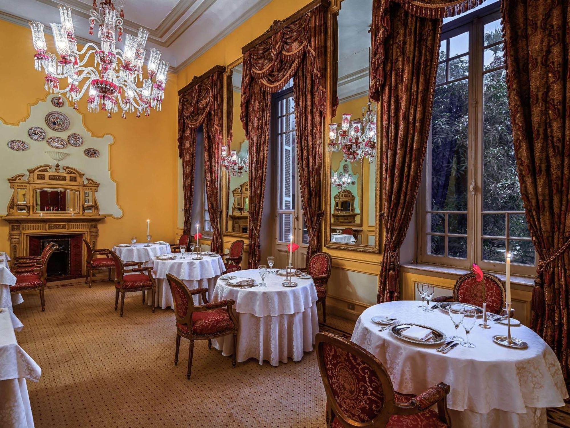 Pavillon Winter Luxor Hotel Eksteriør billede The restaurant