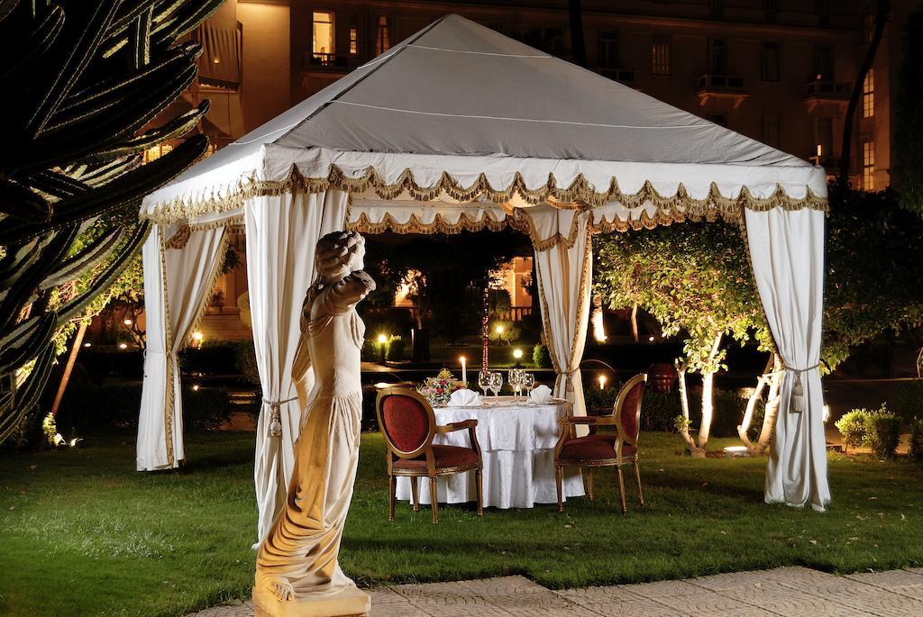 Pavillon Winter Luxor Hotel Eksteriør billede A tent at the hotel